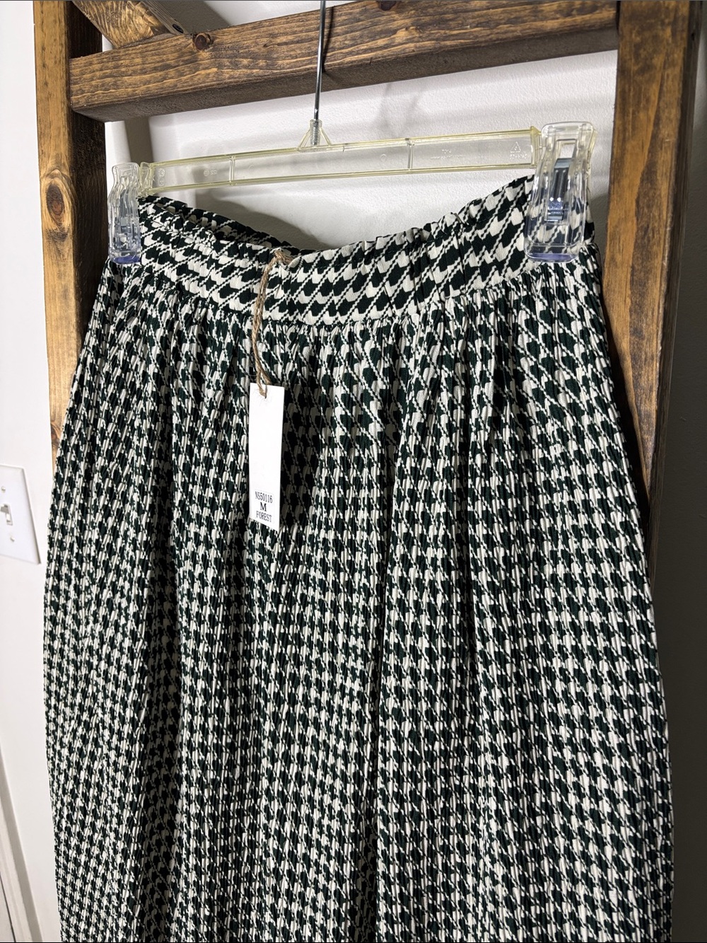 Houndstooth Pleated Midi Skirt in Green & White Size L - Picture 2 of 4